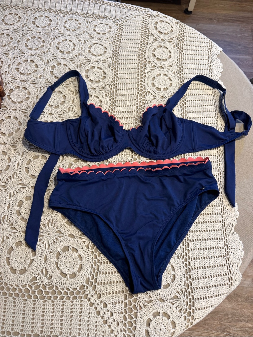Navy Bikini Set w/ Pink Scallop Trim - Underwire Top & Mid-Rise Bottoms. C descr